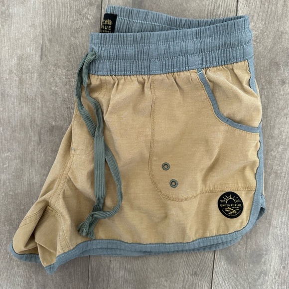 Rare United By Blue Women’s Athletic shorts size small - Picture 4 of 16